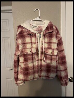 Plaid Sherpa Hoodie Jacket – Cozy & Trendy